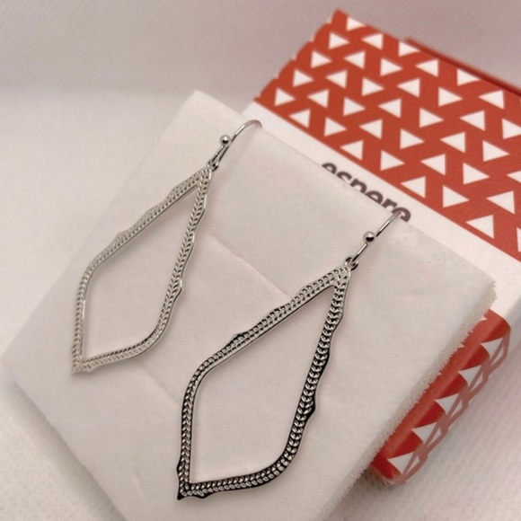 Beautiful Hoop Earrings - Picture 2 of 4